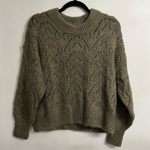 Green sweater with delicate design